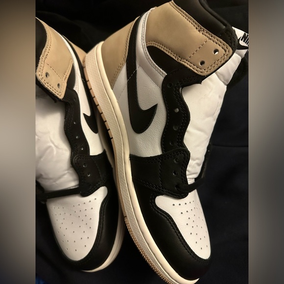 NEW WOMEN'S AIR JORDAN RETRO 1 HIGH OG Black/White/Sail/Legend Medium Brown Sz 9 - Picture 4 of 16